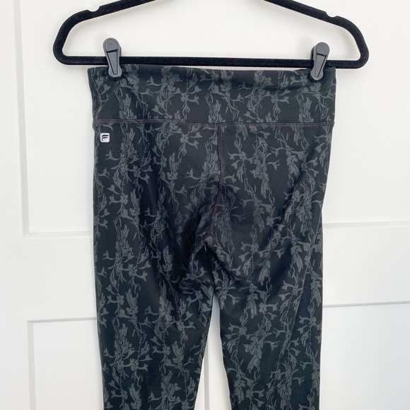 Fabletics Powerhold High Rise Leggings Black/Gray Floral Workout Gym Size Small - Picture 8 of 9
